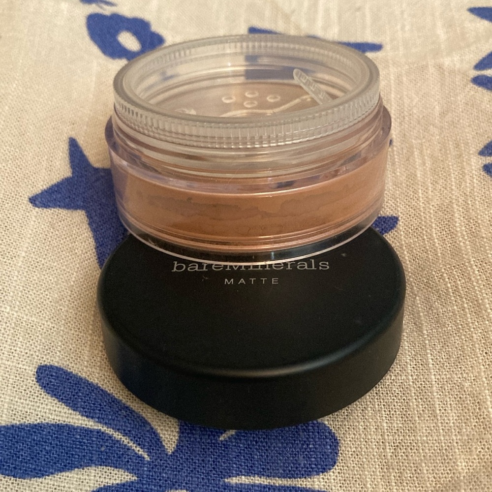 bareMinerals ORIGINAL MATTE LOOSE POWDER FOUNDATION BROAD SPECTRUM SPF 15 - Picture 4 of 4